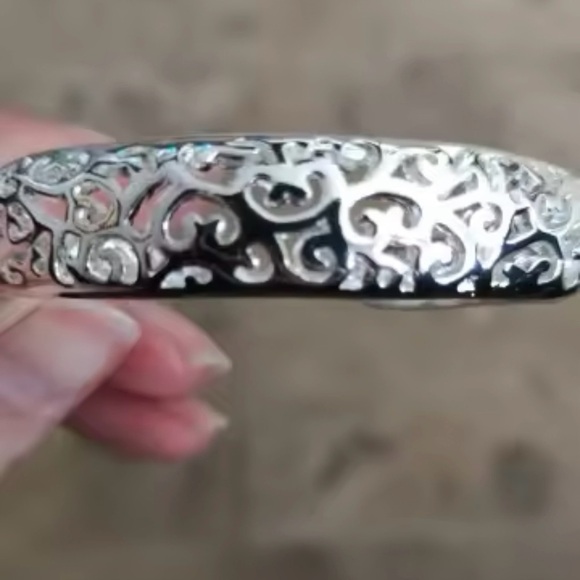 Sterling Silver open bangle bracelet for women - Picture 7 of 8